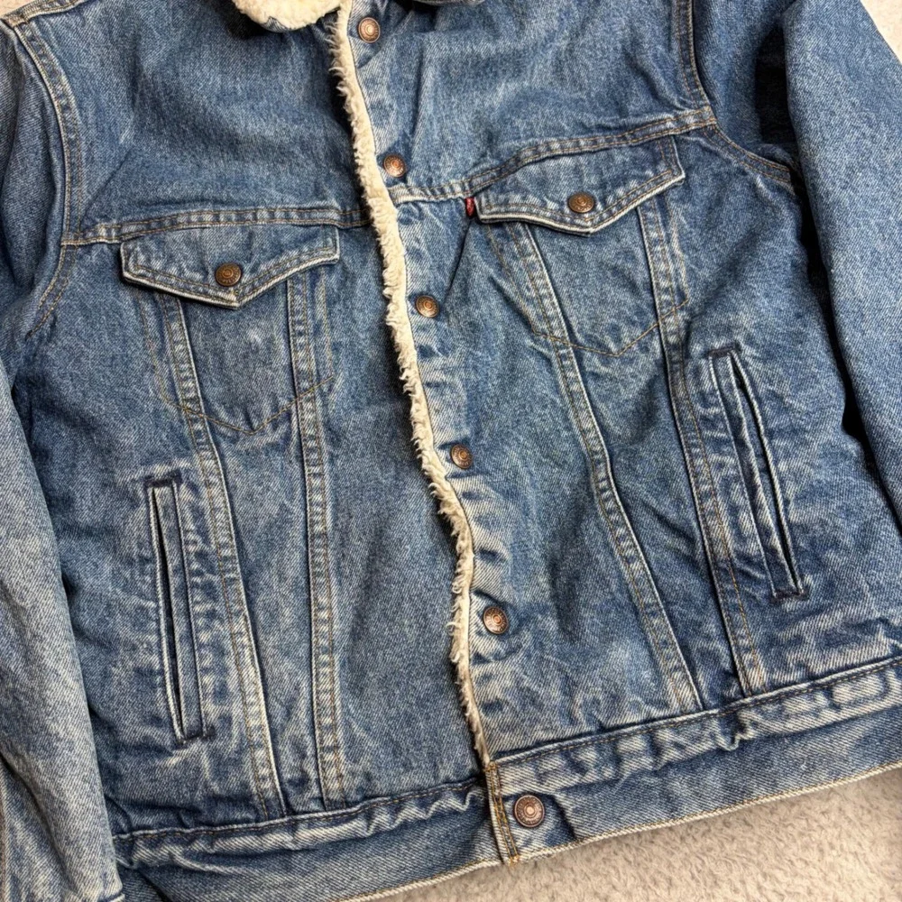 Vintage Levis 70608 Denim Trucker Jacket Blue Sherpa Lined Made in USA Mens 38R